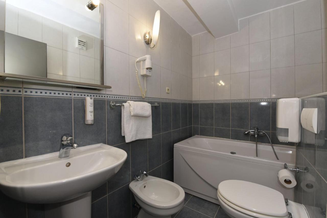 Hotel Tolero Ploce  Extérieur photo